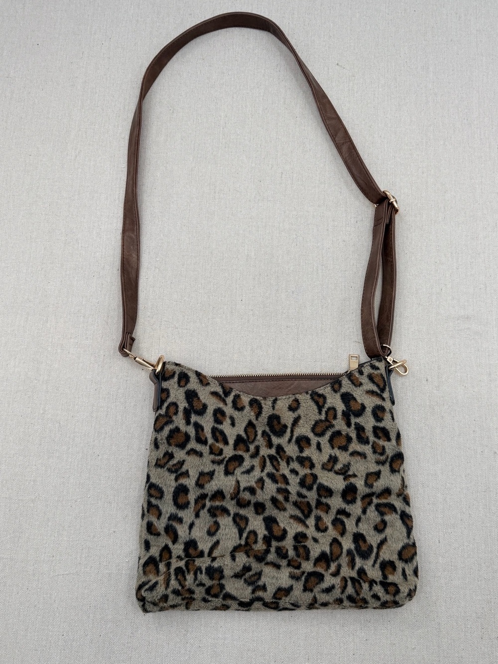 Jen & Co.  Leopard Print Faux Fur Crossbody Bag in Brown
